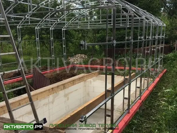 Теплица Ударница Благодатная, ширина 4/5 м, труба 40х20 + 20х20 Теплица Ударница Благодатная, ширина 4/5 м, труба 40х20 + 20х20